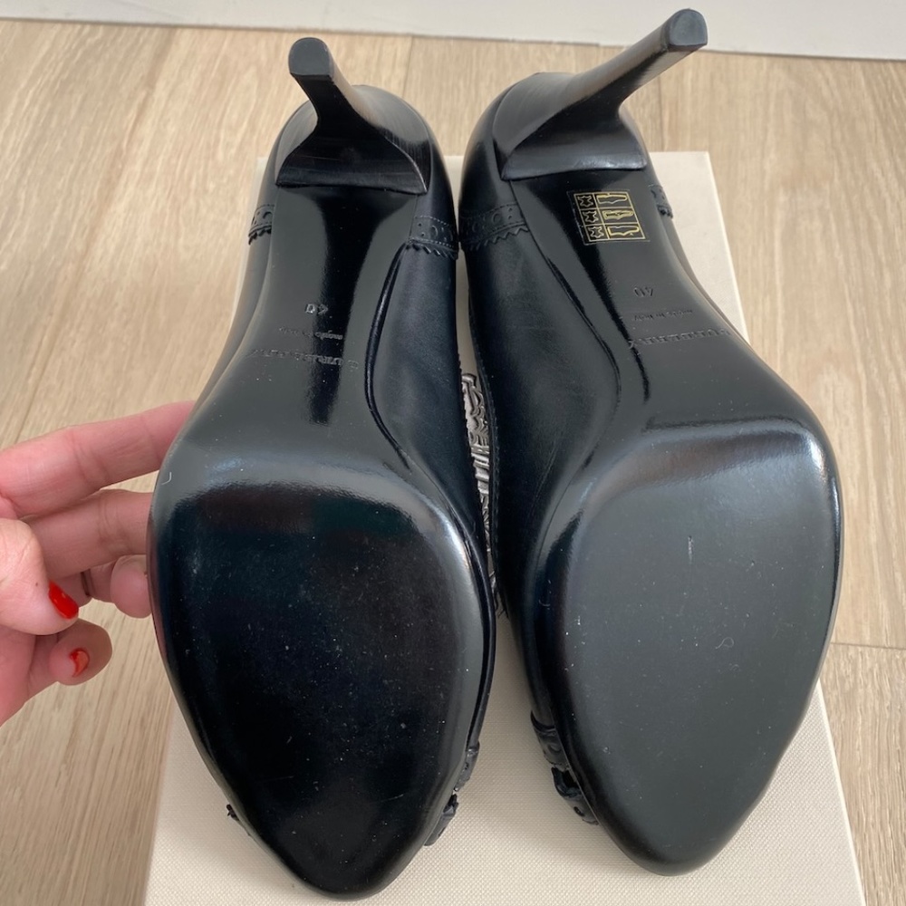 Burberry Black Leather Brogue Peep Toe Pumps - Size 40 EU - Retail $475 - Picture 8 of 8